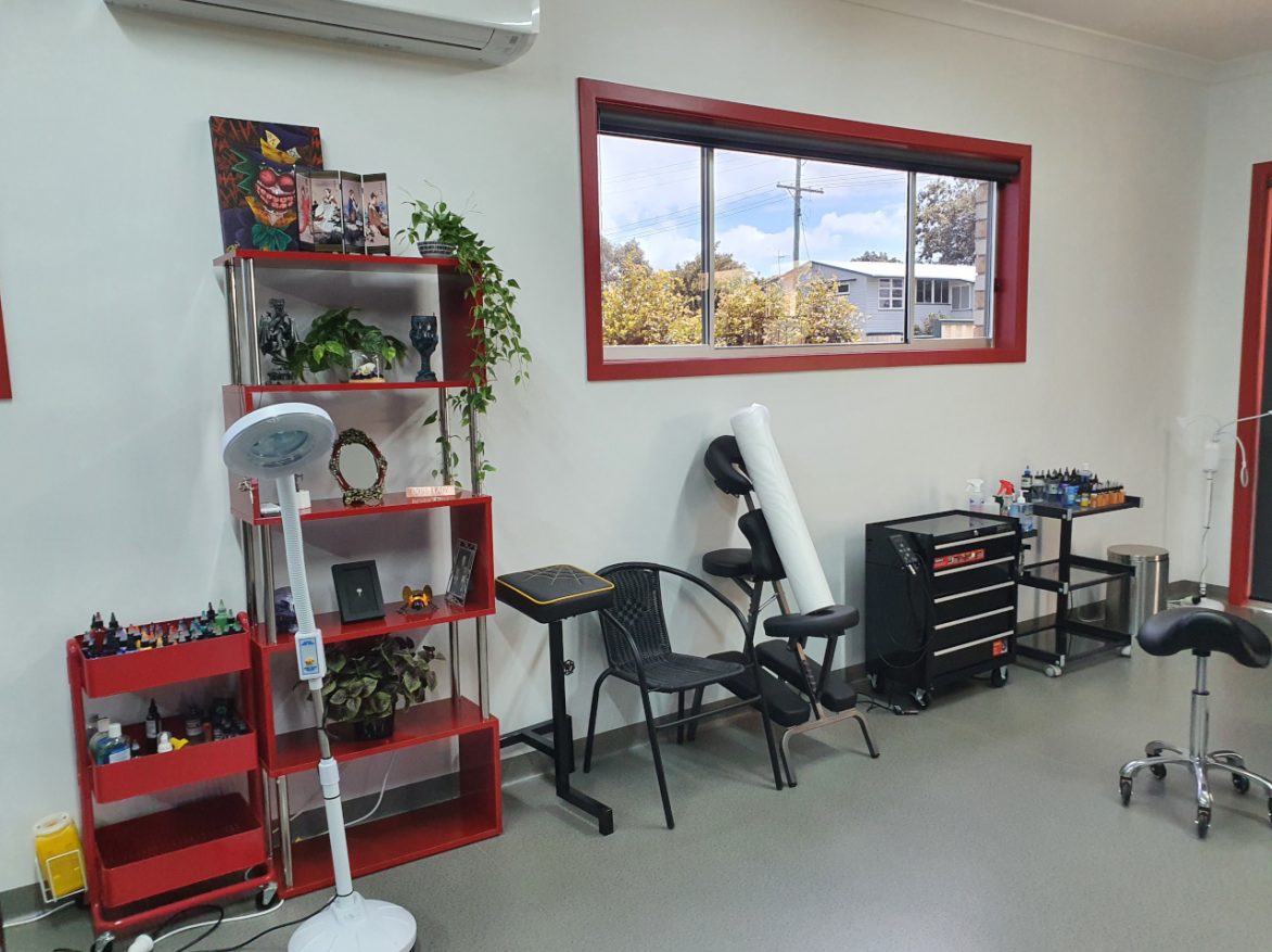 Wild Honey Tattoo Studio - Decor
