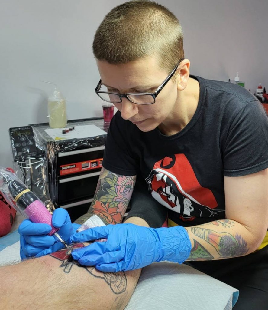 Wild Honey Tattoo Studio – Dan working on client leg
