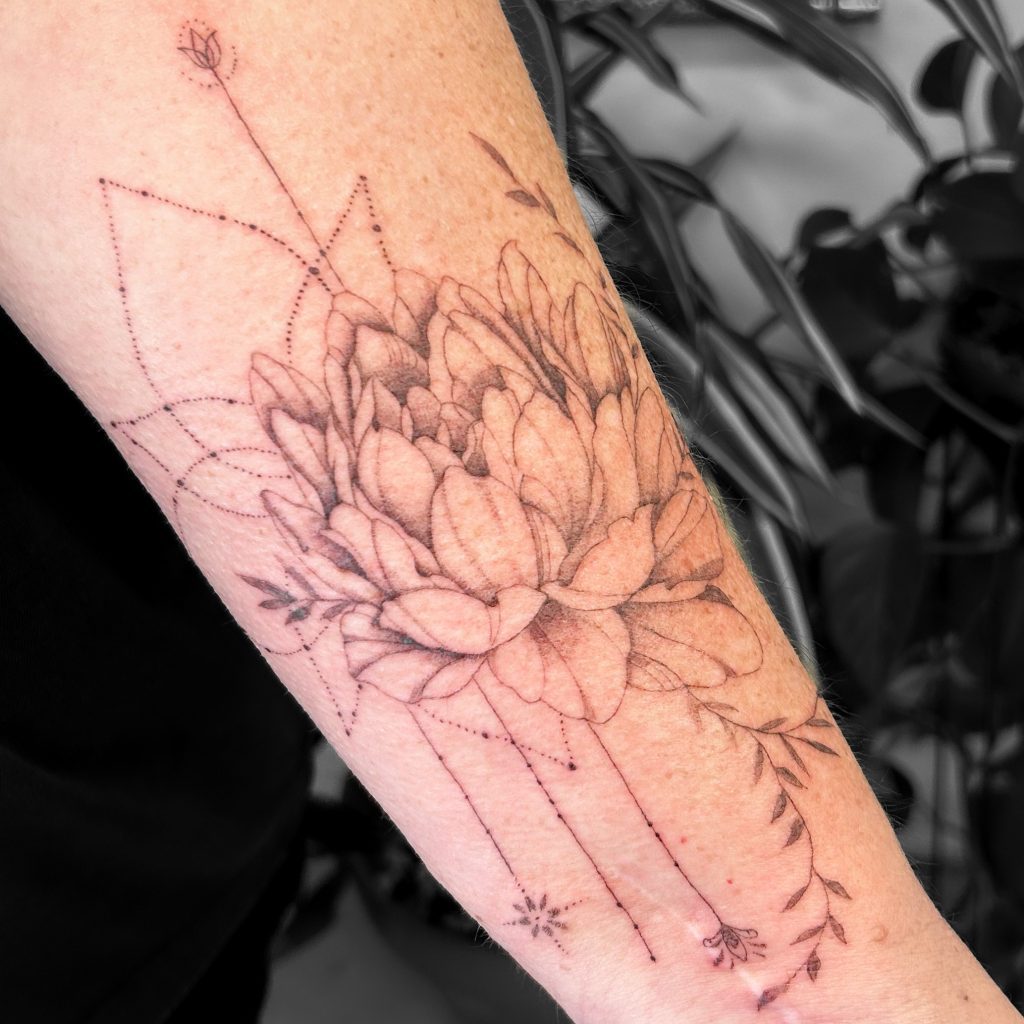 Flower outline tattoo in Kingaroy – by Danica